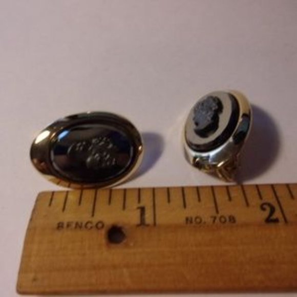 "Sarah Coventry Evening Profile Cameo Clip Earrings " - Picture 5 of 5